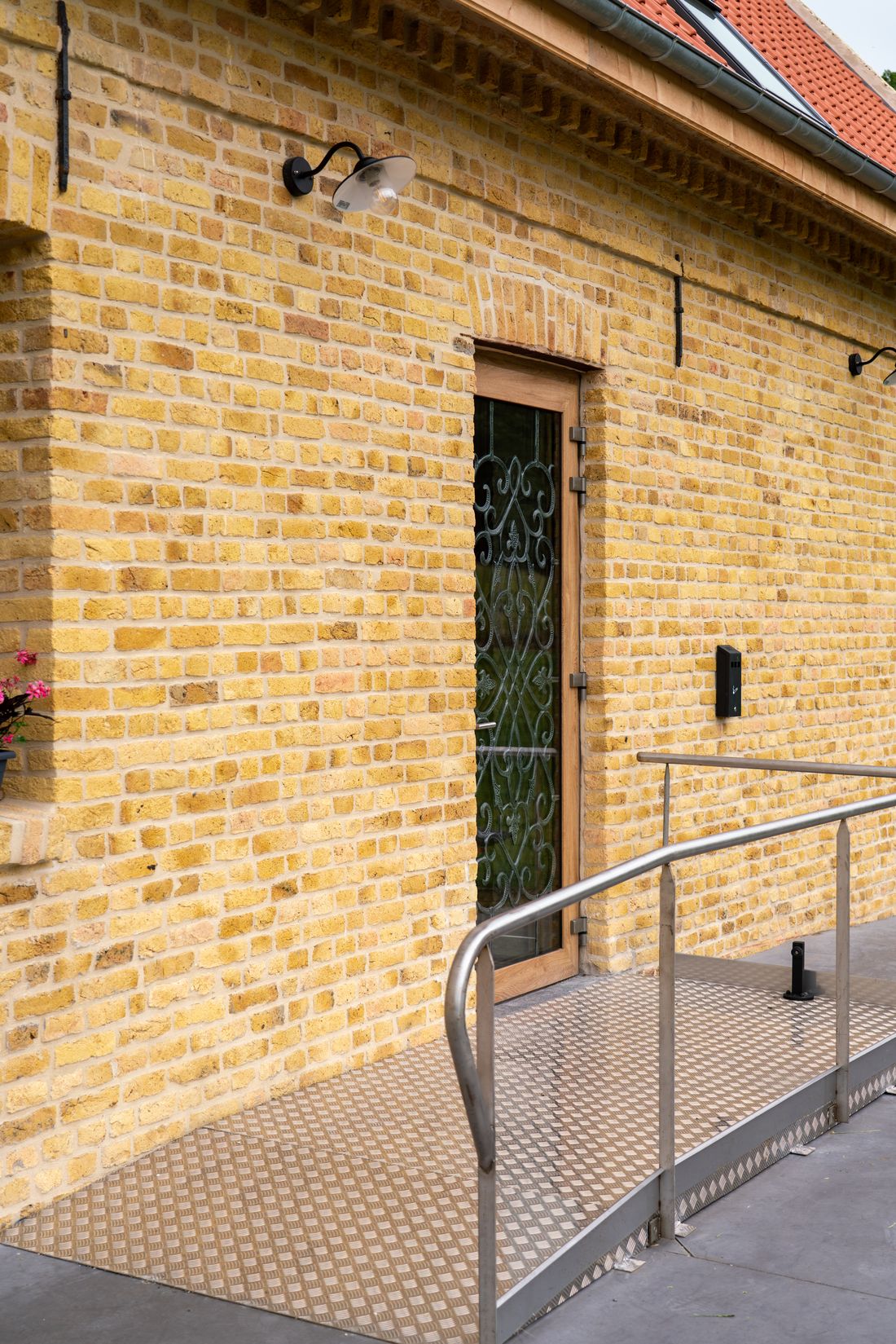 Entrée de la bâtisse